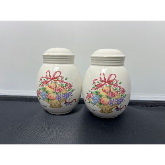 Other - Vintage Floral Fruit Basket Salt and Pepper Shakers Ceramic Kitchen Decor White‎